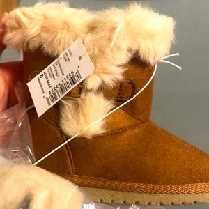 New girl children’s place furry brown boots